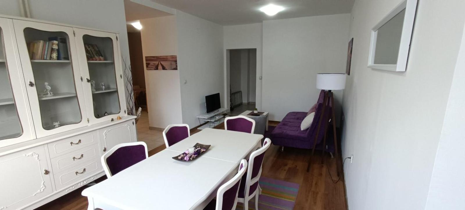 Lovely Square Apartment Purple Velvet Скопье Экстерьер фото