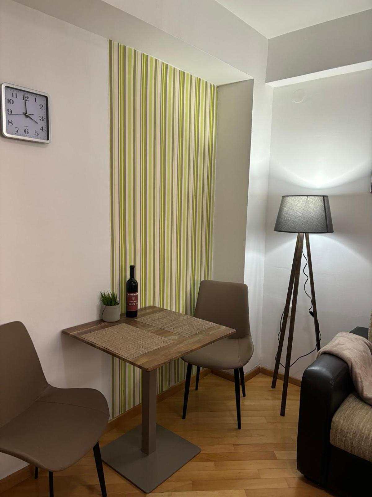 Lovely Square Apartment Purple Velvet Скопье Экстерьер фото