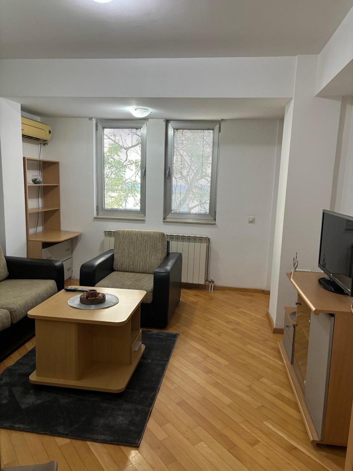 Lovely Square Apartment Purple Velvet Скопье Номер фото