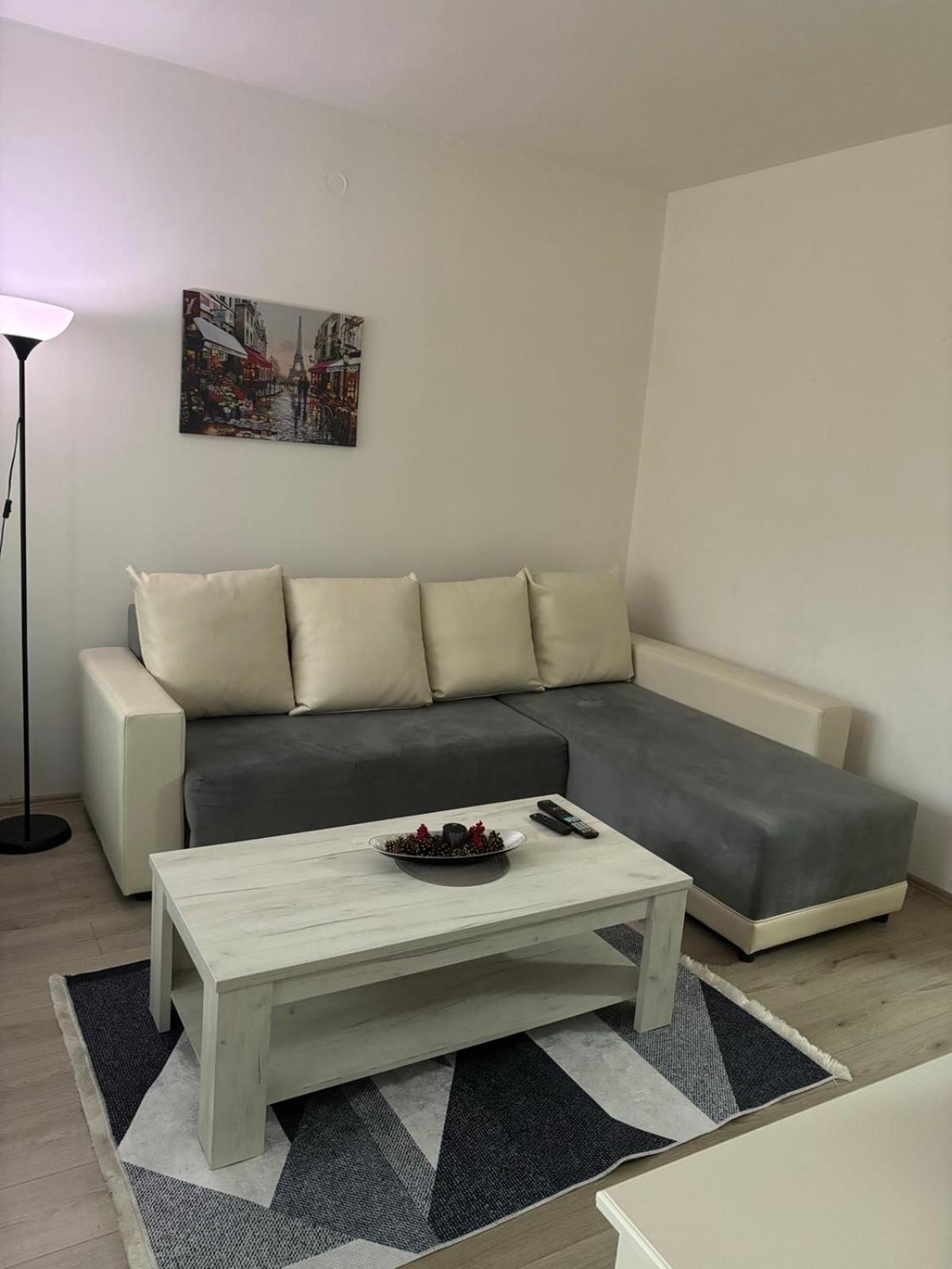 Lovely Square Apartment Purple Velvet Скопье Экстерьер фото