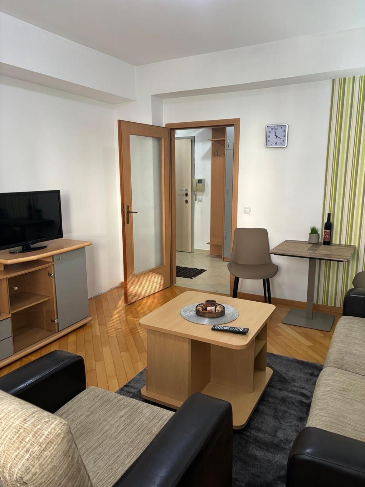 Lovely Square Apartment Purple Velvet Скопье Экстерьер фото