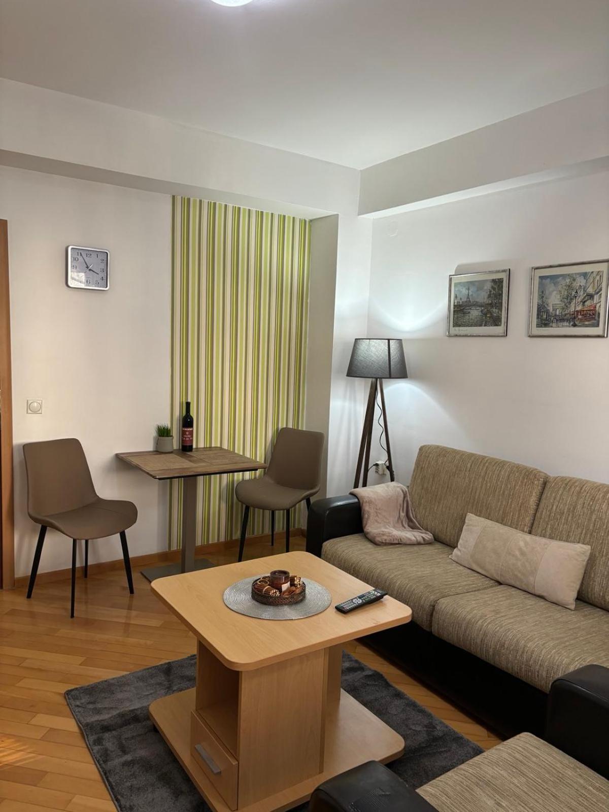 Lovely Square Apartment Purple Velvet Скопье Экстерьер фото