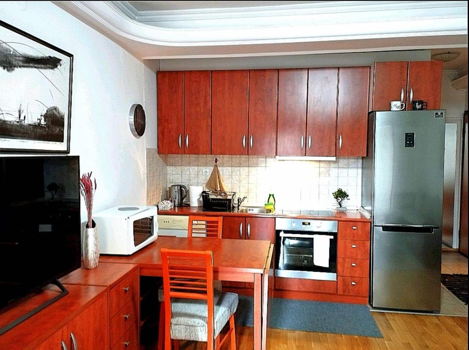 Lovely Square Apartment Purple Velvet Скопье Номер фото