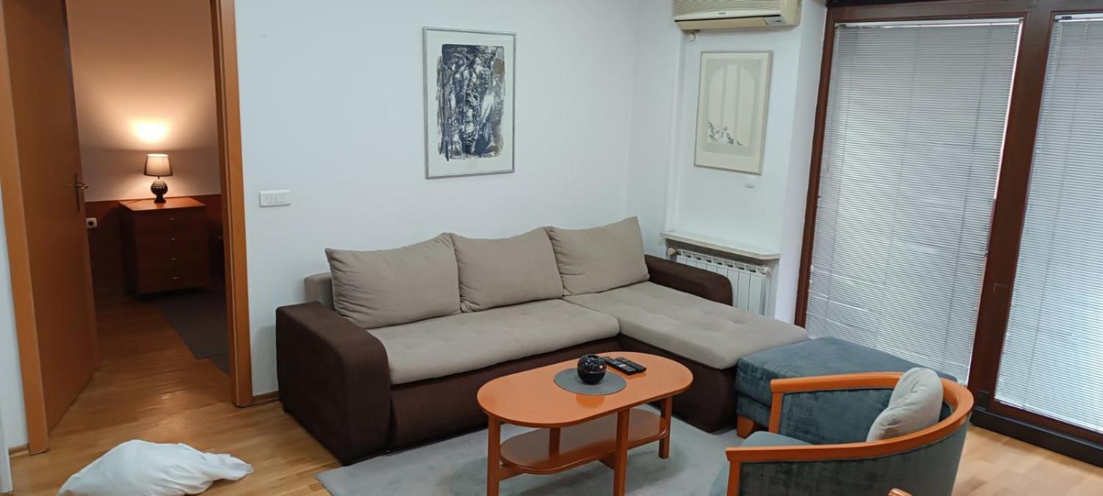 Lovely Square Apartment Purple Velvet Скопье Номер фото