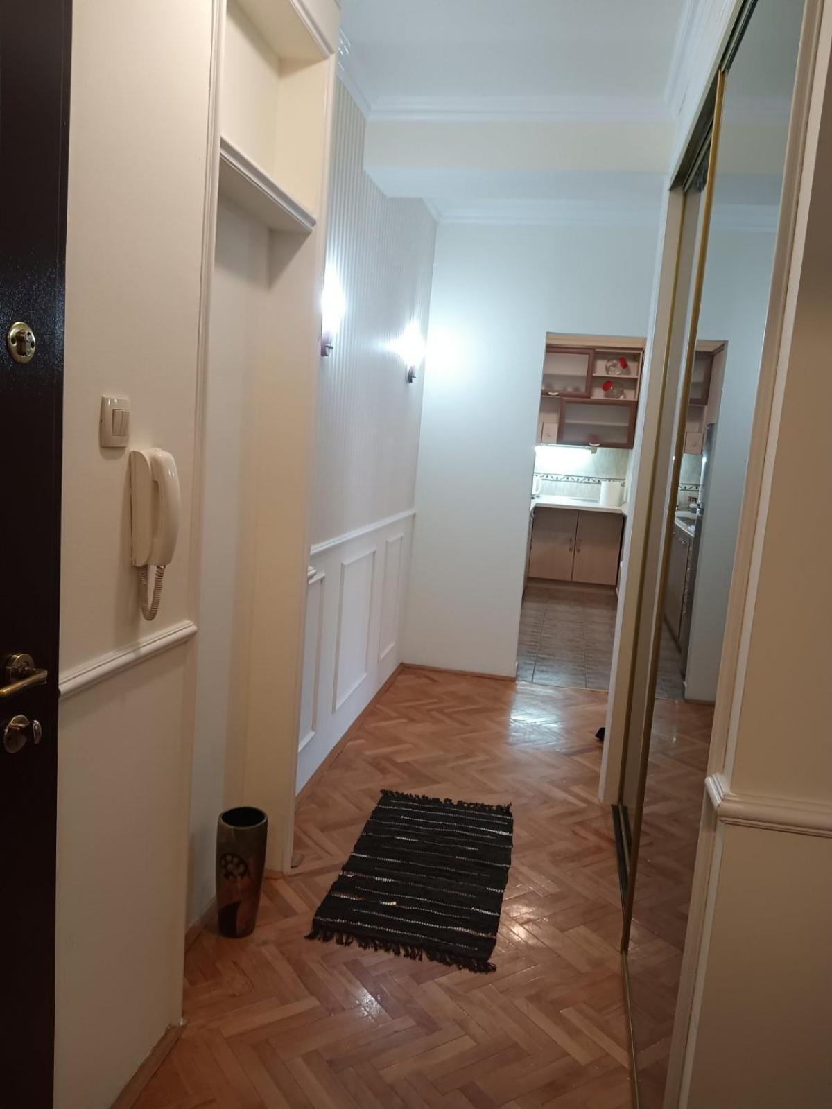 Lovely Square Apartment Purple Velvet Скопье Номер фото