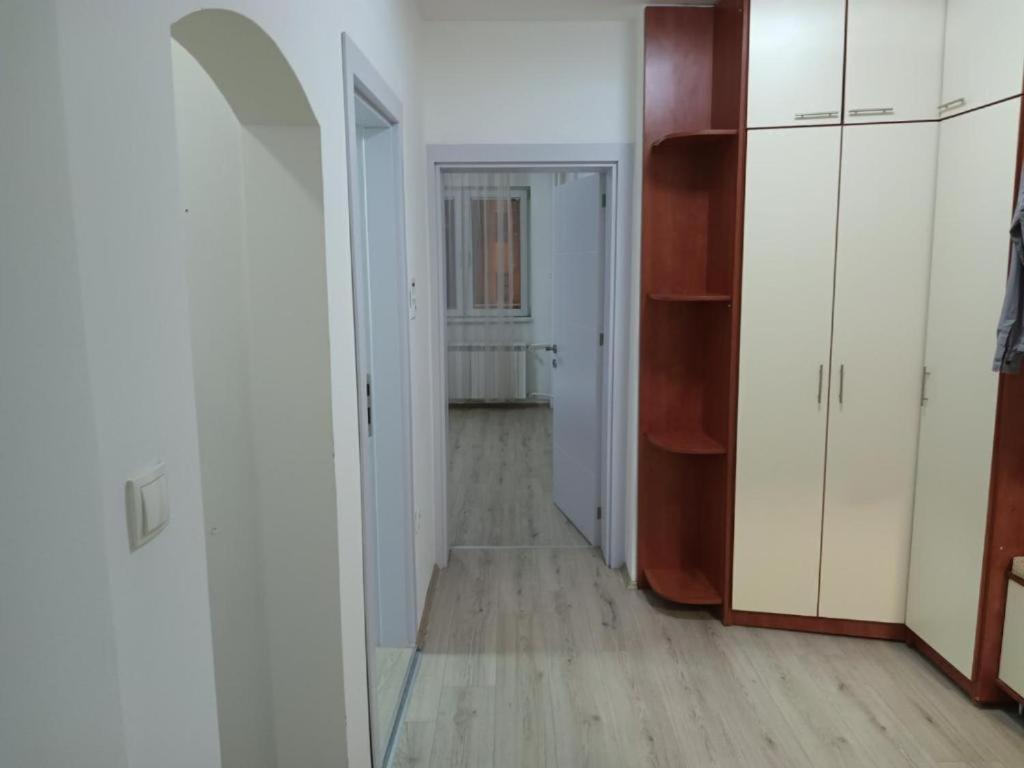 Lovely Square Apartment Purple Velvet Скопье Номер фото
