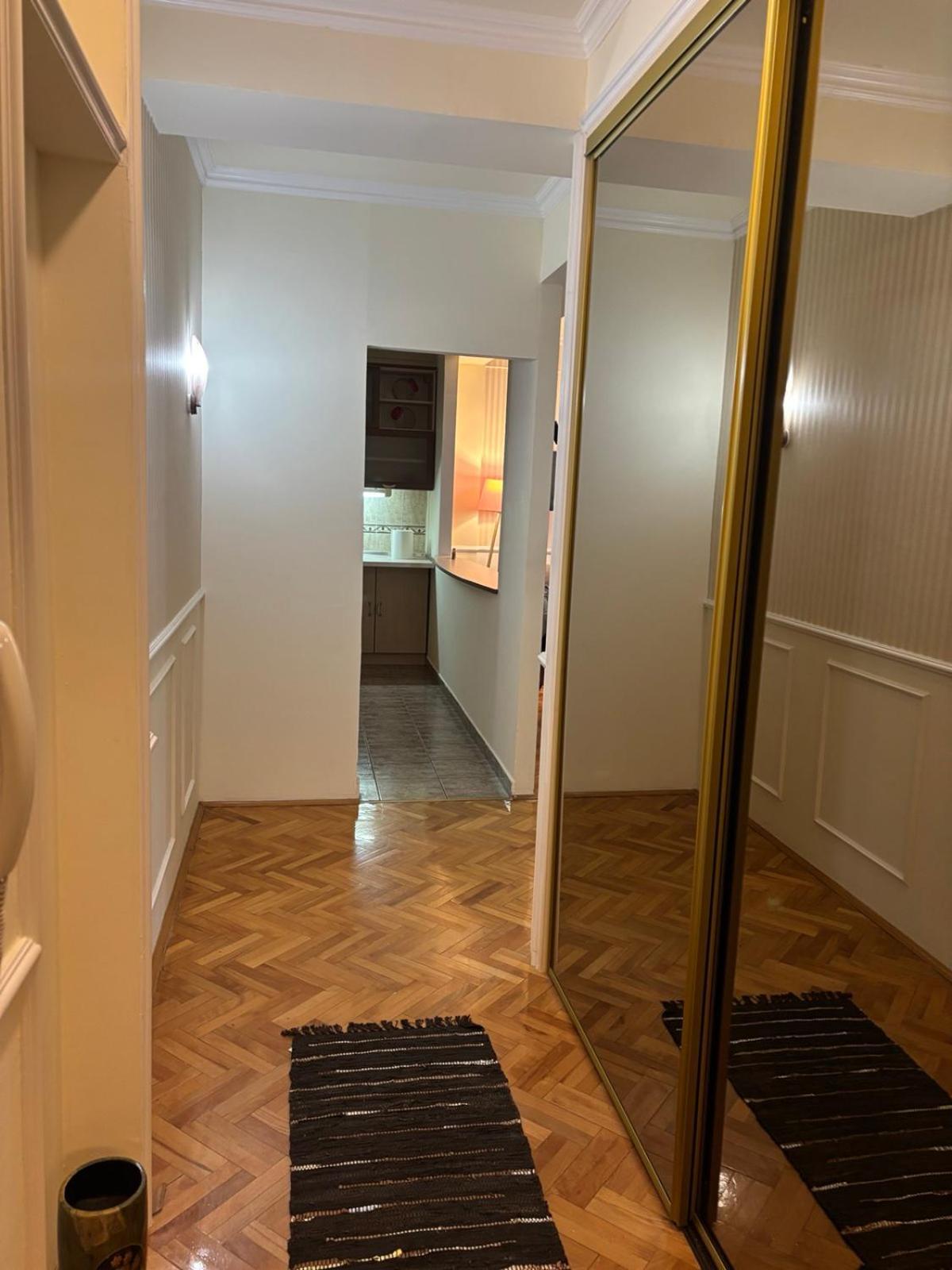 Lovely Square Apartment Purple Velvet Скопье Номер фото