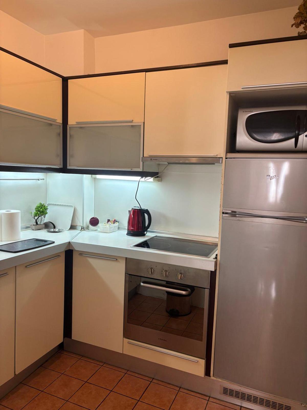 Lovely Square Apartment Purple Velvet Скопье Номер фото