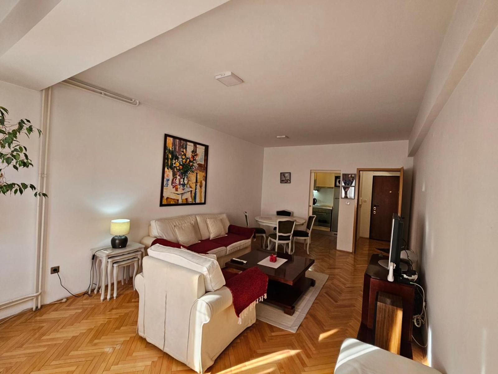 Lovely Square Apartment Purple Velvet Скопье Экстерьер фото