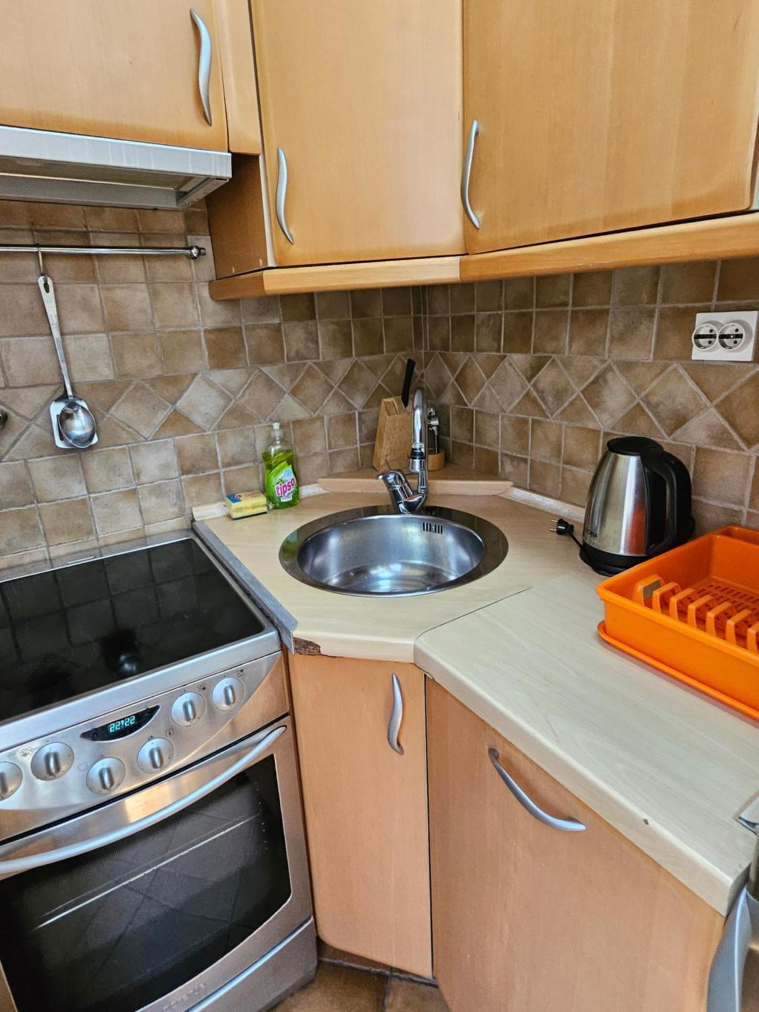Lovely Square Apartment Purple Velvet Скопье Номер фото