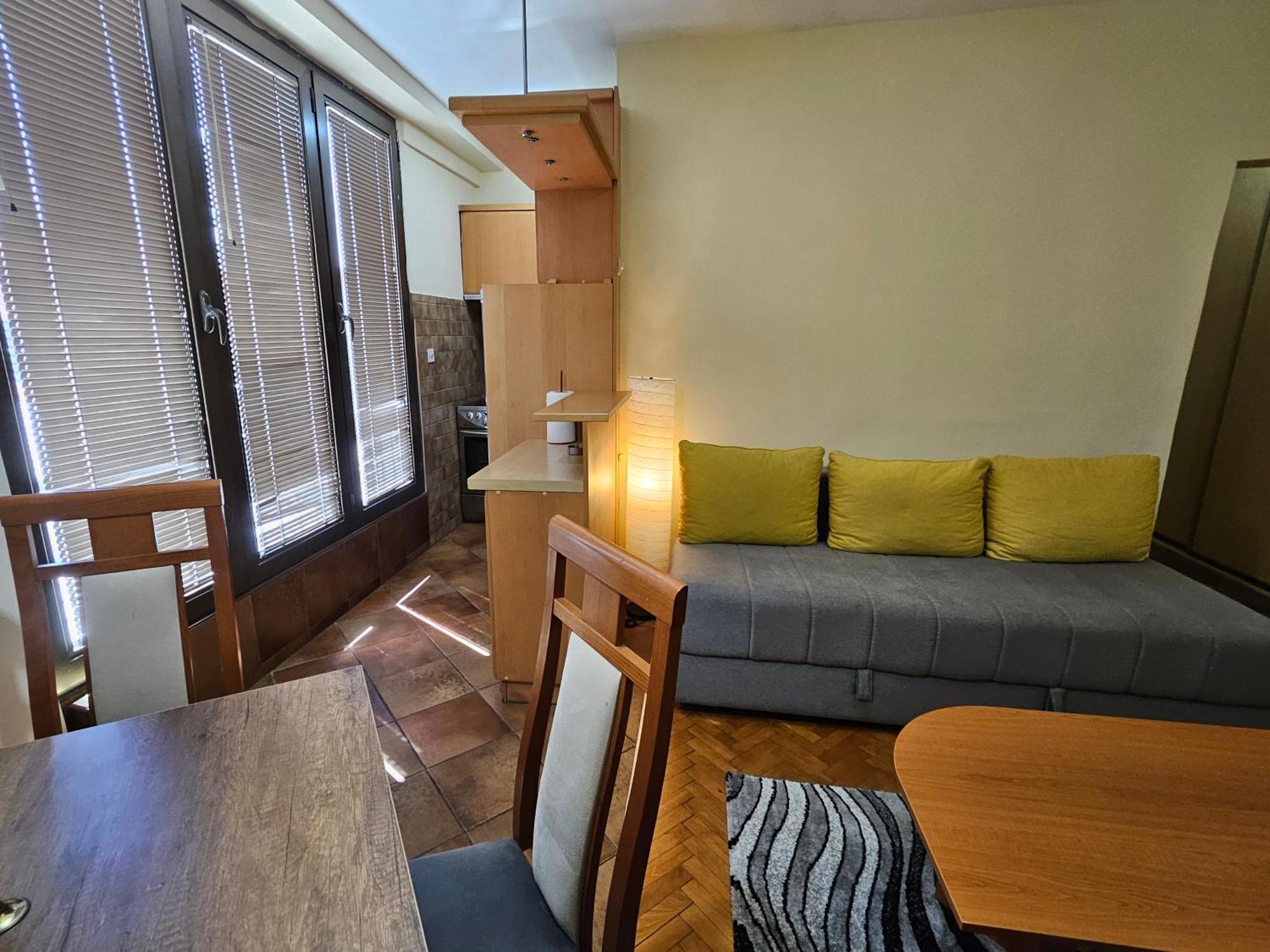 Lovely Square Apartment Purple Velvet Скопье Номер фото
