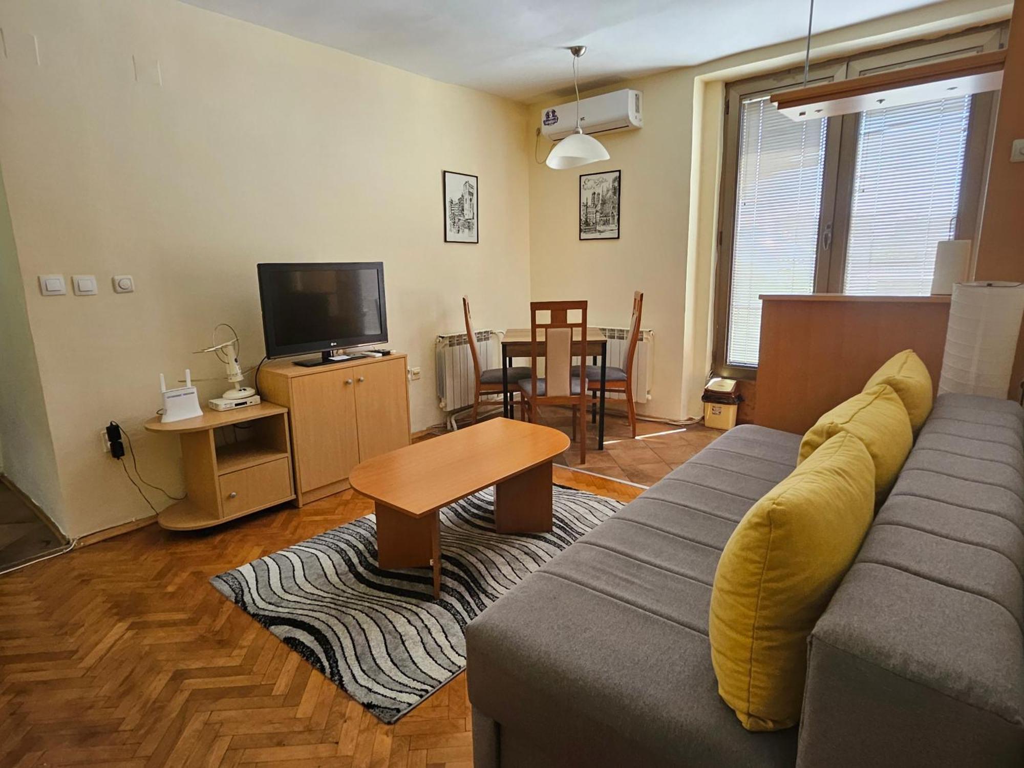 Lovely Square Apartment Purple Velvet Скопье Экстерьер фото