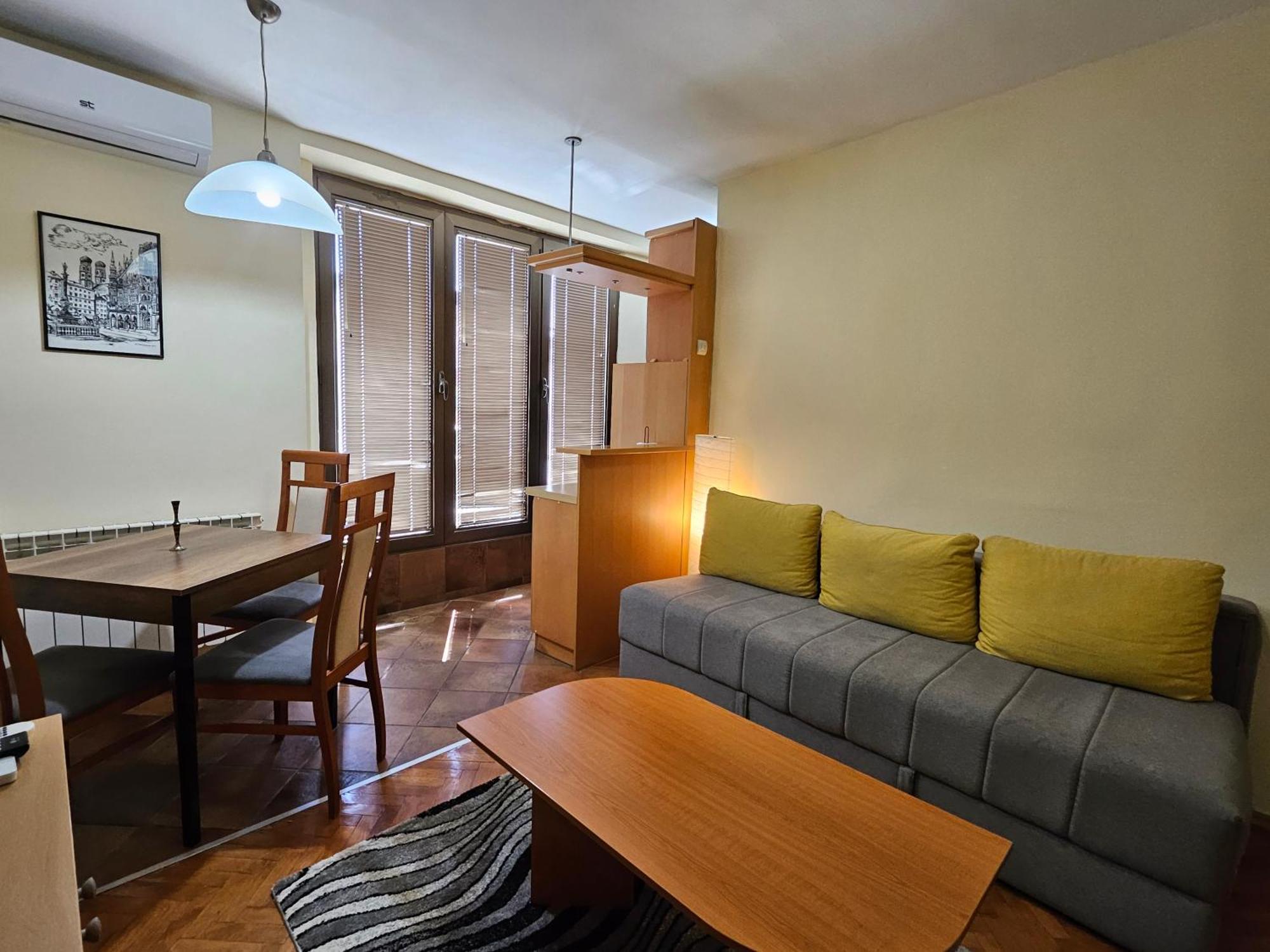 Lovely Square Apartment Purple Velvet Скопье Экстерьер фото