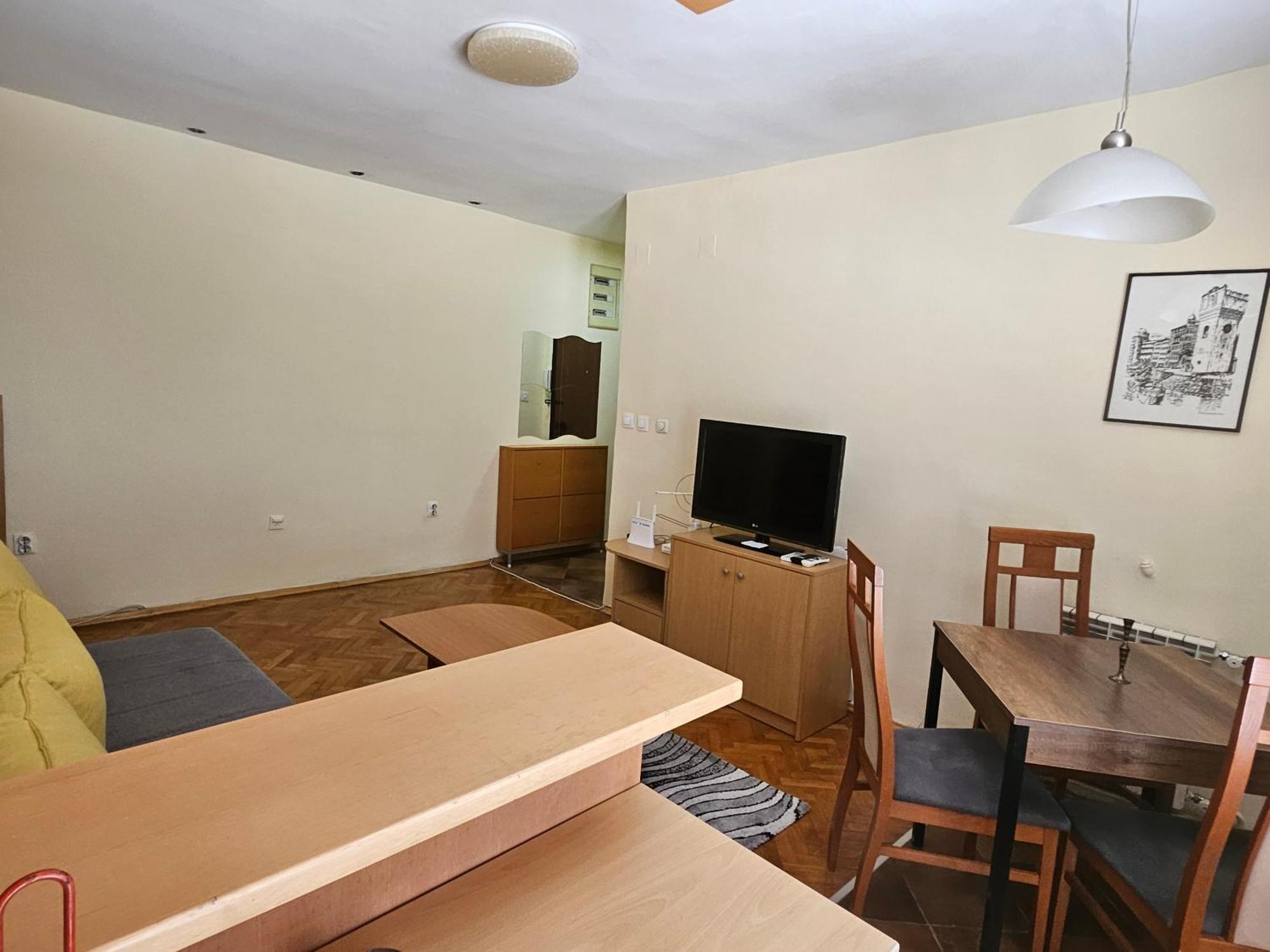 Lovely Square Apartment Purple Velvet Скопье Номер фото